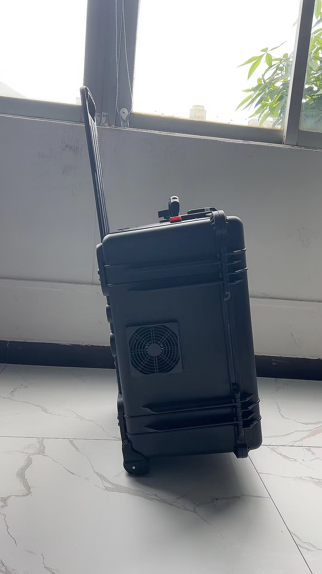 当涂手拉箱型移动通信干扰器